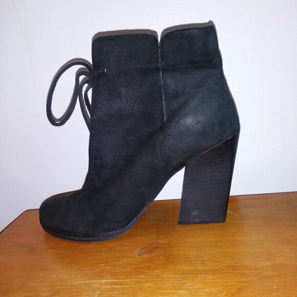 Very Volatile Shoes - Black Suede booties chic leather lace up Sz 8